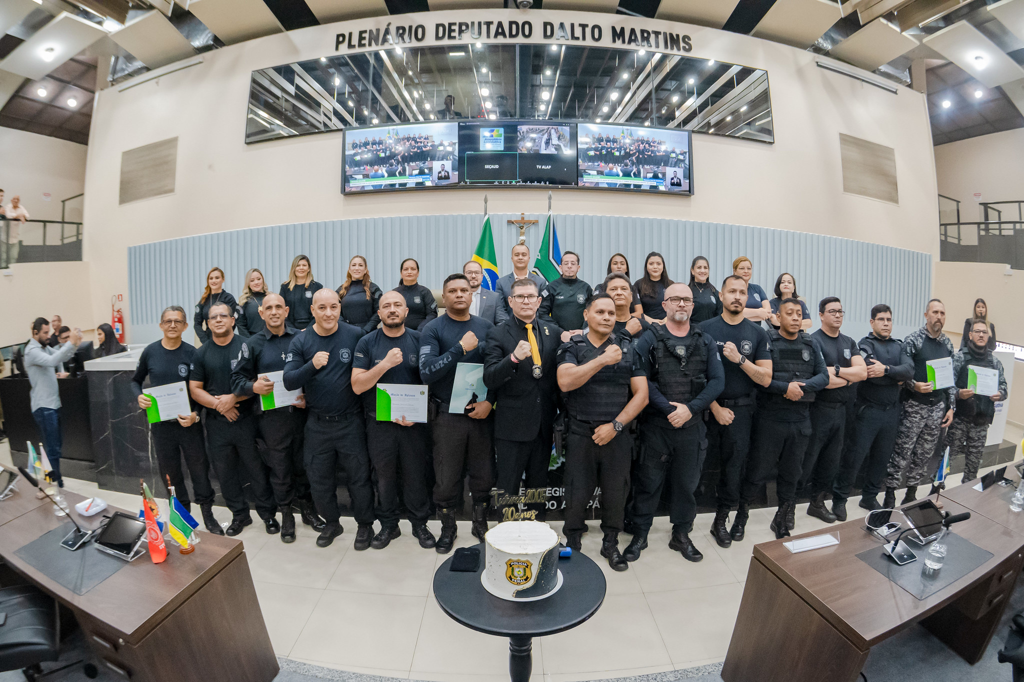 Polícia Penal do Amapá e servidores recebem homenagem em sessão solene na Alap