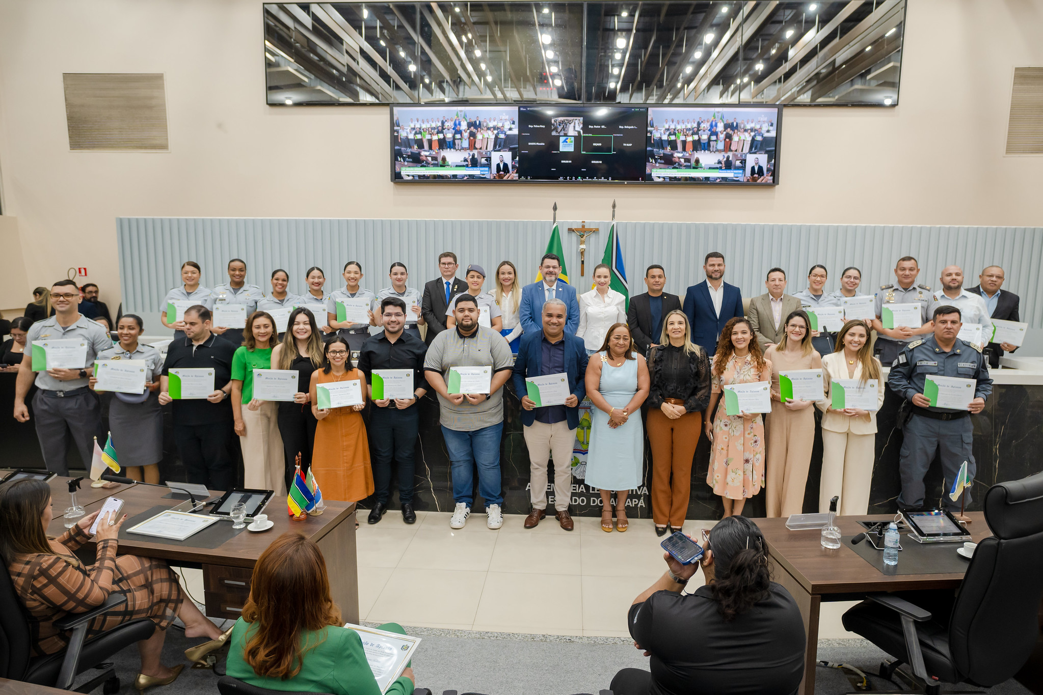 Assembleia Legislativa promove manhã de homenagens com entrega de comendas e título de cidadania