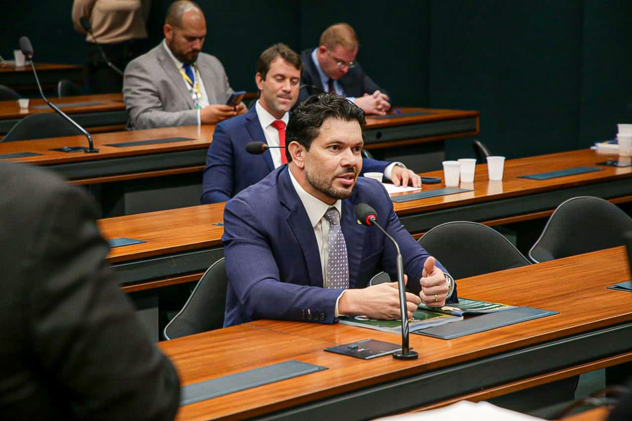 Deputado Acácio Favacho abre canal direto via WhatsApp para tirar dúvidas da população sobre a PEC 47