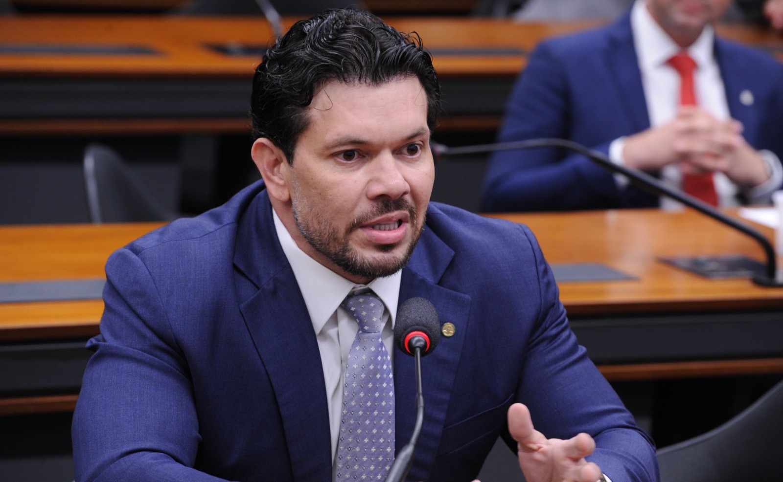 Apoio na Luta Contra o Câncer: Projeto de Acácio Favacho que garante acompanhamento a parceiros avança no Congresso