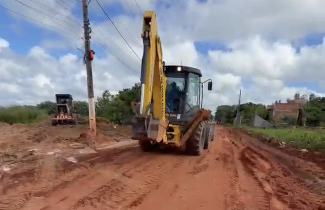 Obras de pavimentação na Avenida Ayrton Senna avançam com recursos destinados pelo deputado Acácio Favacho