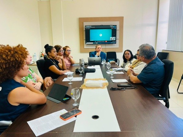Baixa cobertura vacinal e lotação do HCA pautam reunião do MP-AP com órgãos de saúde e educação
